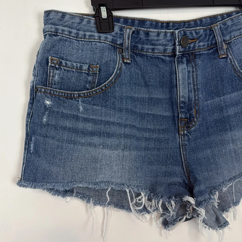 BDG Mid Rise Freja Vintage Fit Denim/Jean Shorts Size 32. Frayed Hems.